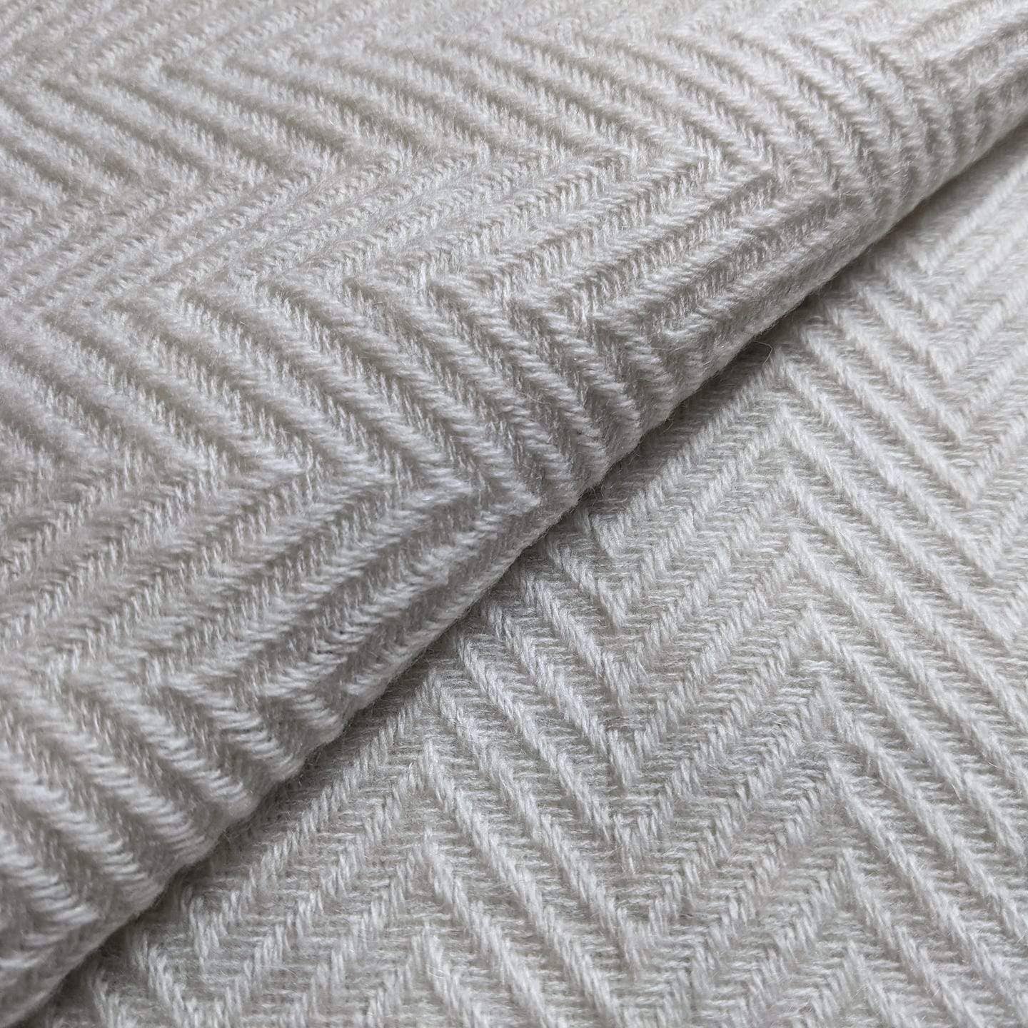 Cashmere Blanket in white herringbone