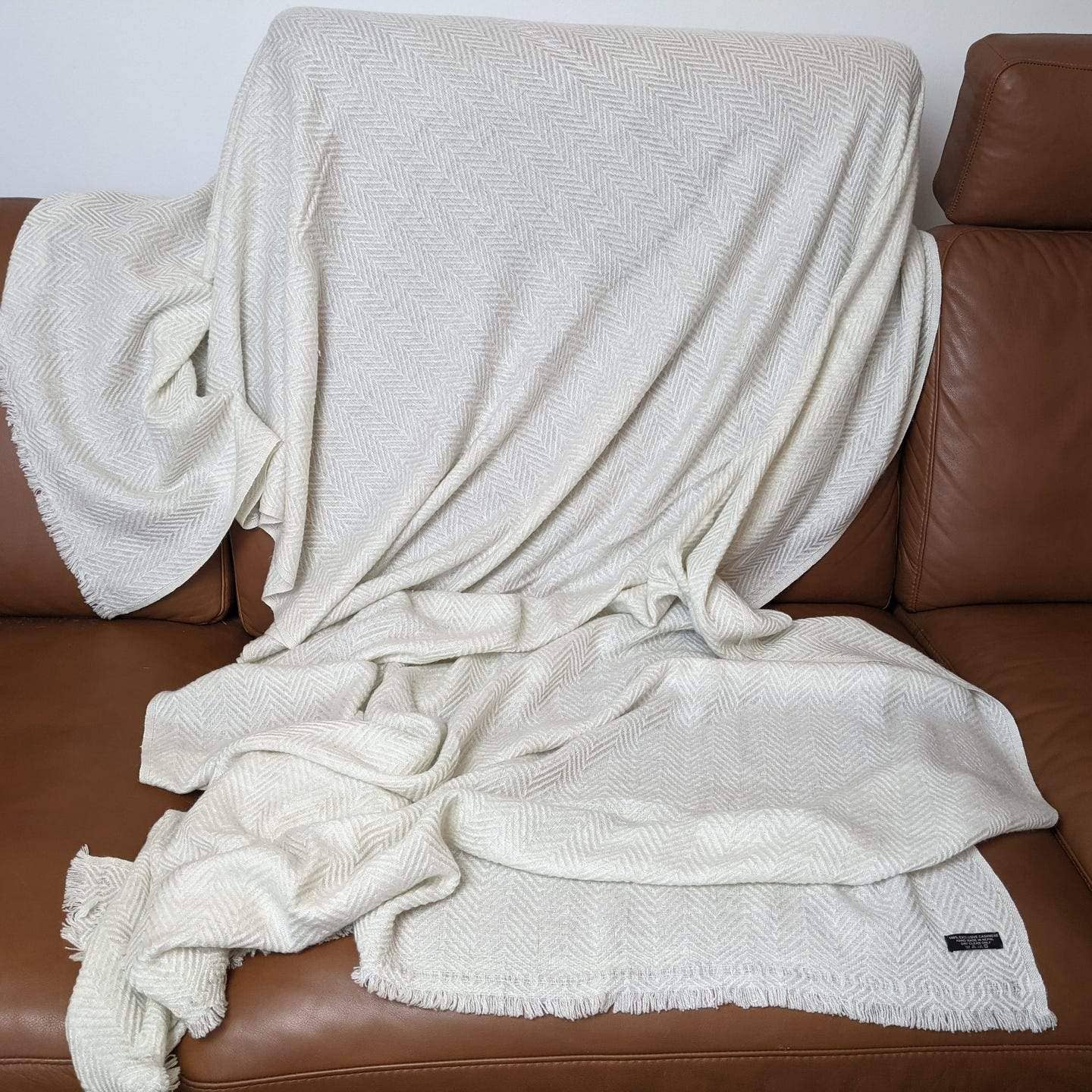 Cashmere Blanket in white herringbone